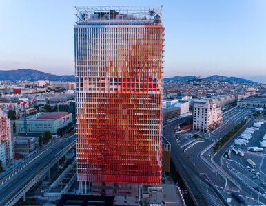 La Marseillaise – budynek, który barwami podkreśla portowe położenie miasta