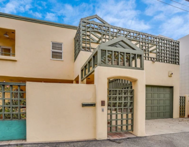 Tyra Banks kupiła dom w stylu lat 80. w Malibu. Co o nim myślicie?